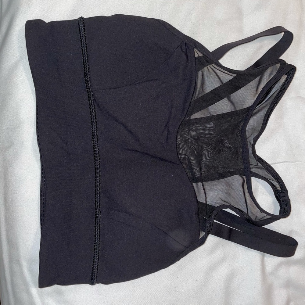 Black lululemon sports bra/crop top